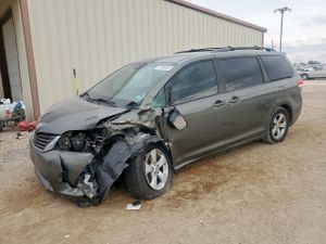 Toyota Sienna LE 3.5L 6 2012