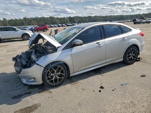 Ford Focus SE 2.0L 4 2015