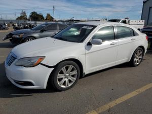 Chrysler 200 LX 2.4L 4 2013