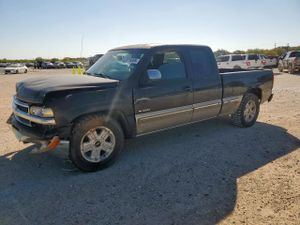 Chevrolet Silverado 1500 C1500 4.8L 8 2002