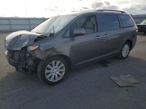 Toyota Sienna XLE 3.5L 6 2013
