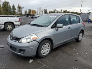 Nissan Versa S 1.8L 4 2010