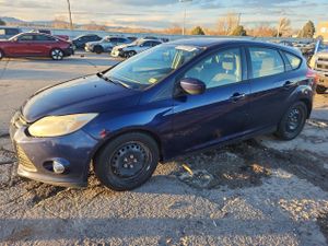 Ford Focus SE 2.0L 4 2012