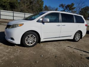Toyota Sienna XLE 3.5L 6 2011