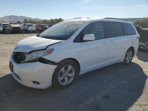 Toyota Sienna LE 3.5L 6 2015