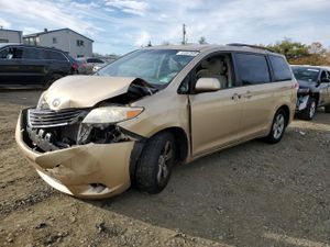 Toyota Sienna LE 3.5L 6 2012