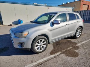 Mitsubishi Outlander SE 2.0L 4 2015
