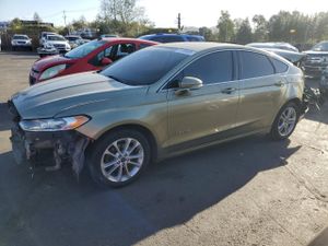 Ford Fusion SE HYBRID 2.0L 4 2013