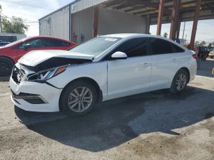 Hyundai Sonata SE 2.4L 4 2015