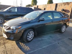 Toyota Corolla BASE 1.8L 4 2013