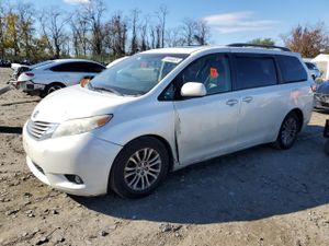 Toyota Sienna XLE 3.5L 6 2015