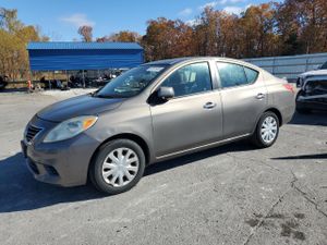 Nissan Versa S 1.6L 4 2013