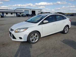 Ford Focus SE 2.0L 4 2014