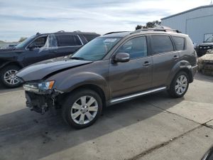 Mitsubishi Outlander SE 2.4L 4 2013