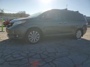 Toyota Sienna XLE 3.5L 6 2012