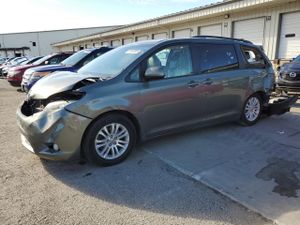 Toyota Sienna XLE 3.5L 6 2011