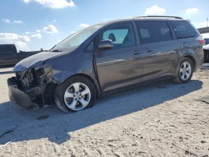 Toyota Sienna LE 3.5L 6 2015