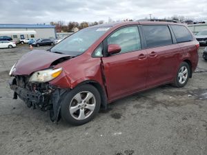 Toyota Sienna LE 3.5L 6 2015