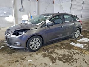 Ford Focus SE 2.0L 4 2012
