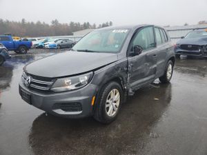 Volkswagen Tiguan S 2.0L 4 2014