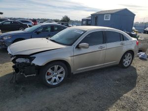 Chrysler 200 LX 2.4L 4 2013