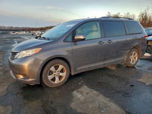Toyota Sienna LE 3.5L 6 2011