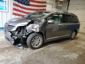Toyota Sienna XLE 3.5L 6 2011
