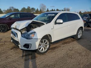 Mitsubishi Outlander SE 2.0L 4 2015