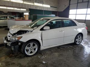 Toyota Corolla BASE 1.8L 4 2013