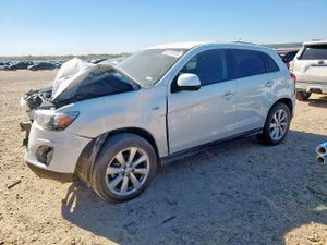 Mitsubishi Outlander ES 2.0L 4 2015