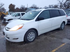 Toyota Sienna CE 3.5L 6 2010
