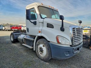 Freightliner Cascadia 12.8L 6 2015