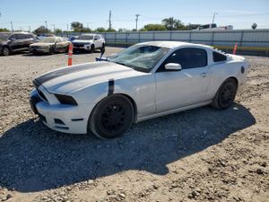 Ford Mustang 3.7L 6 2014