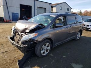 Toyota Sienna LE 3.5L 6 2015