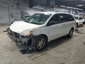Toyota Sienna LE 3.3L 6 2005