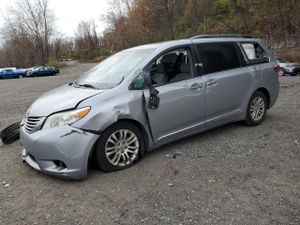 Toyota Sienna XLE 3.5L 6 2015