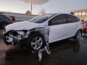 Ford Focus SE 2.0L 4 2014