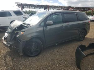 Toyota Sienna LE 3.5L 6 2014