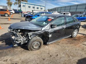 Ford Focus SE 2.0L 4 2014