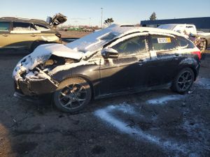Ford Focus SE 2.0L 4 2013