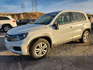 Volkswagen Tiguan S 2.0L 4 2014