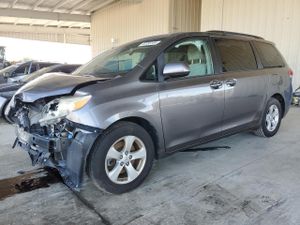 Toyota Sienna LE 3.5L 6 2014