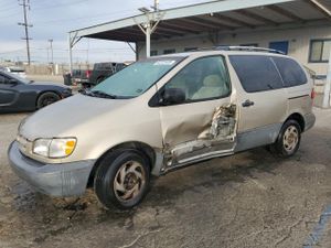 Toyota Sienna LE 3.0L 6 2000