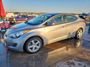 Hyundai Elantra GLS 1.8L 4 2013