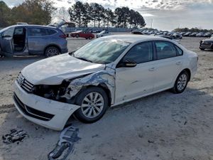 Volkswagen Passat S 2.5L 5 2012