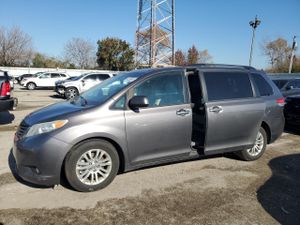 Toyota Sienna XLE 3.5L 6 2014