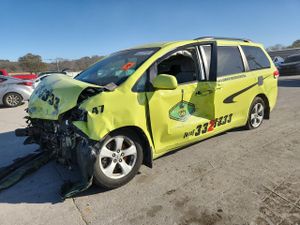 Toyota Sienna LE 3.5L 6 2014