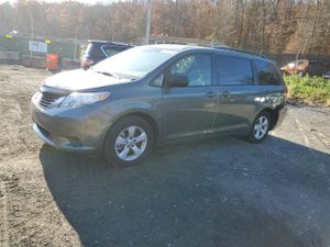 Toyota Sienna LE 3.5L 6 2011