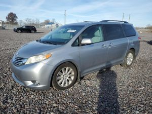 Toyota Sienna XLE 3.5L 6 2011