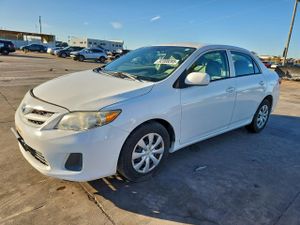 Toyota Corolla BASE 1.8L 4 2013